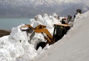 Nemrut Dağı’nda karla mücadele çalışması
