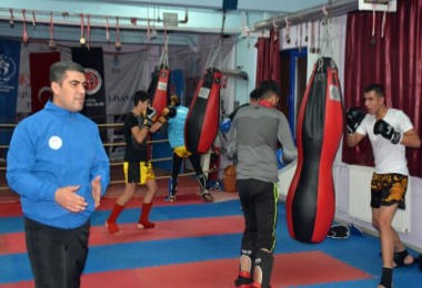 Tatvanlı sporcular Adana’da ringe çıkacak