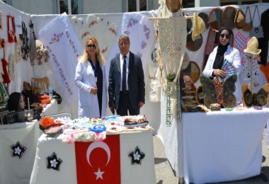 Tatvan Halk Eğitim Merkezi Yılsonu Sergisi Açtı