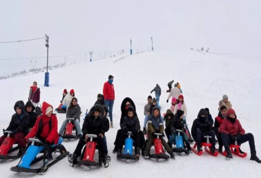 Bitlis'te Gençlere Yönelik Kayak Etkinliği Düzenlendi
