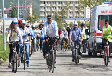 Bisiklet Günü Dolayısıyla Tatvan'da Bisiklet Turu Düzenlendi