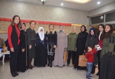 Tatvan Kaymakamı Mehmet Ali Özkan’ın eşi Arzu Özkan TAŞGAD’ın birinci yıl dönümü programına katıldı