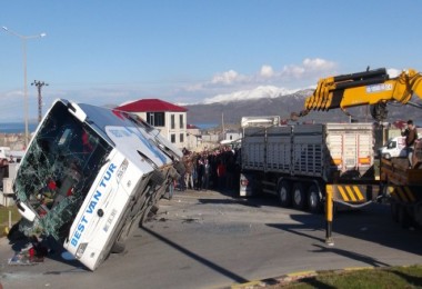 Tatvan’da trafik kazası 34 yaralı