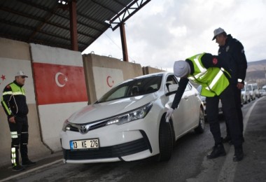 Tatvan’da kış lastiği uygulaması yapıldı