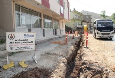 Bitlis'te doğalgaz çalışmaları Taş Mahallesi'nde devam ediyor