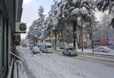 Tatvan’da kar kalınlığı yarım metreyi buldu