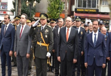 Tatvan'da Zafer Bayramı Törenle Kutlandı