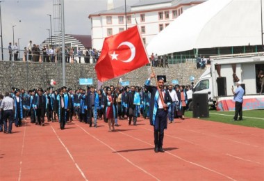 BEÜ'nün 11. dönem mezunları coşkuyla uğurlandı