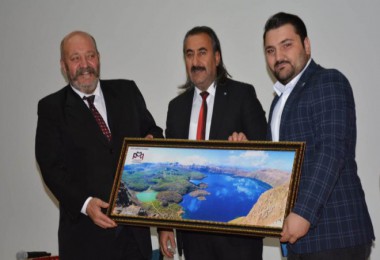 Bitlis Medeniyet Platformu ve Eğitime Destek Platformu Tatvan’da konferans düzenledi