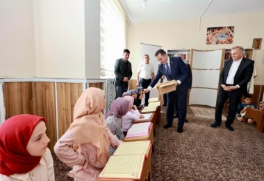 Kur’an Kursu Öğrencilerine Moral Ziyareti
