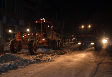 Tatvan’da gece yarısına kadar kar mesaisi