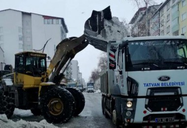 Tatvan’da Karla Mücadele Çalışmaları Sürüyor