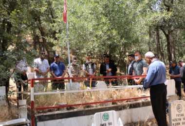 Hizan’da 15 Temmuz Şehitleri Anma Programı Kapsamında Şehitlik Ziyareti Gerçekleştirildi