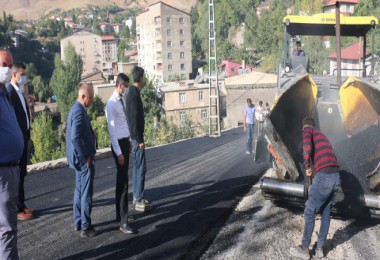 Bitlis’te Çalışmaları Tamamlanan Yollarda Asfaltlama Çalışmaları Başladı