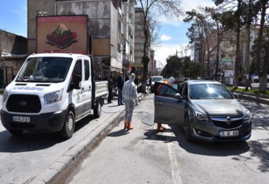 Tatvan'da her gün  binlerce araç dezenfekte ediliyor