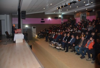 Tatvan’da Türkiye'nin Darbeler Tarihi konferans düzenlendi