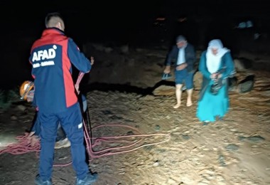 Bitlis'te Sağanak Nedeniyle Mahsur Kalan 4 Kişi AFAD Tarafından Kurtarıldı