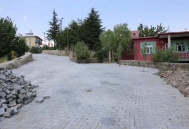 Bitlis’te Parke Kaplama Çalışmaları Hız Kesmeden Devam Ediyor