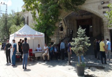 Cami Önünde Kurulan Aşı Stantlarına Vatandaşlar Yoğun İlgi Gösterdi