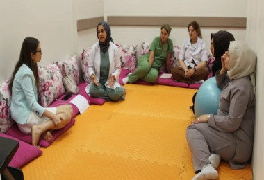 Gebe okulu bitiren anneler sıra beklemeyecek