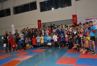 Uluslararası Kick Boks ve Muay Thai kampı Tatvan’da başladı