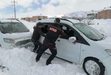 Bitlis’te Yoğun Kar Yağışı Ulaşımı Güçleştirdi
