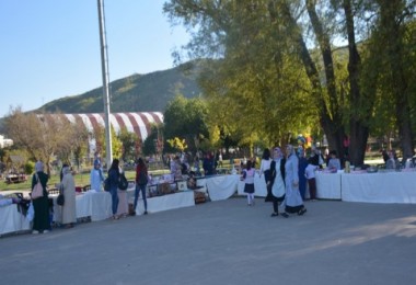 Bitlisli kadınlar Tatvan’da kermes düzenledi