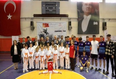 Bitlis’te Gençlik ve Spor Bayramı Dolayısıyla Program Düzenlendi