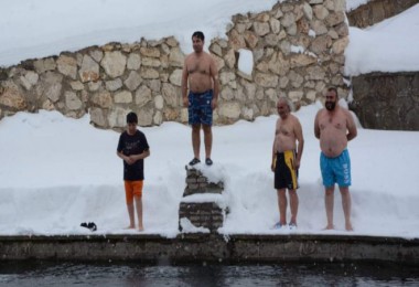 Bitlis'te Kış Yüzme Şenlikleri Yapıldı