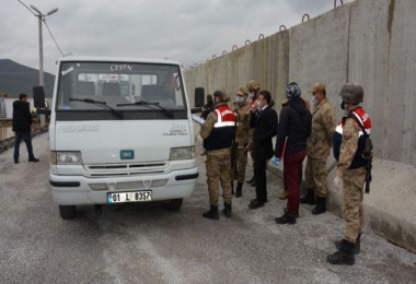 Korona Virüs salgını tedbirleri kapsamında Güroymak’ta araç kontrol noktası oluşturuldu