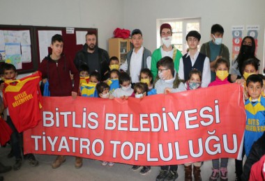 Bitlis Belediyesi Köy Çocukları İçin Tiyatro Düzenledi