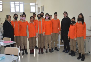 Tatvan’daki Öğrenciler Temel Derslerinin Yanı Sıra Atölyede Meslek Öğreniyorlar