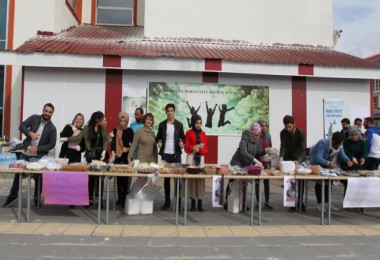 BEÜ’de sokak hayvanları yararına kermes düzenlendi