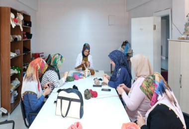 Bitlisli Kadınlar Hazırladıkları Ürünleri Satarak Aile Bütçelerine Katkı Sağlıyor