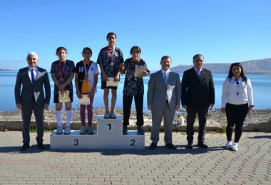 Kaymakam Demirer, Cumhuriyet’in 102. Yılına Özel Atletizm Müsabakasına Katıldı