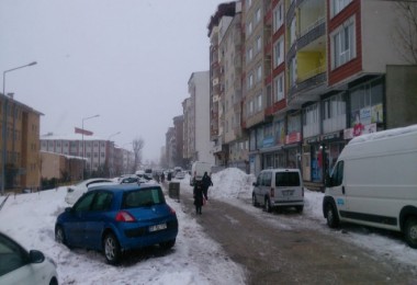 Tatvan’da çatıdan düşen kar altında kalan 1 kişi hayatını kaybetti