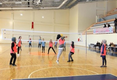 BEÜ Rektörlük Kız Öğrenci Spor Turnuvası başladı