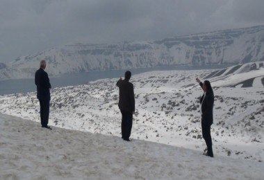 Nemrut yolunda kar kalınlığı 8 metre