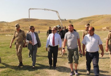 Vali Ustaoğlu,  Malazgirt Zaferi yıl dönümünün yapılacağı tören alanını inceledi