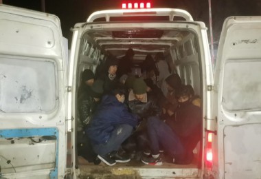 Bitlis’te Bir Minibüste 37 Düzensiz Göçmen Yakalandı
