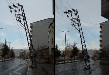 Tatvan’da elektrik direği tehlike saçıyor