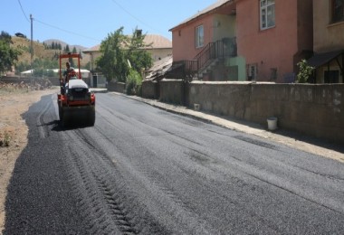 Bitlis’te Sıcak Asfalt Çalışmaları Devam Ediyor