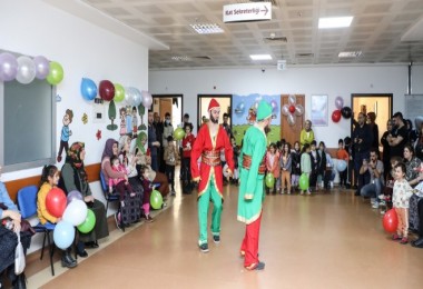 Bitlis’te Tedavi Gören Çocuklara Tiyatro Etkinliği