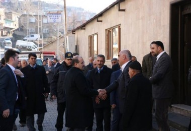 Vali Ustaoğlu, mahalle sakinleri ile bir araya geldi