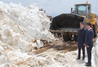 Nemrut Kalderası yolunda karla mücadele çalışması devam ediyor