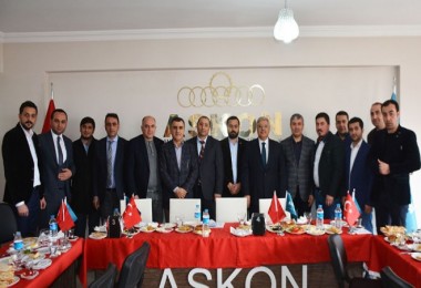 Demiröz, düzenlenen toplantıda ASKON üyeleri ile bir araya geldi.