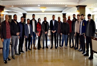 AK Parti Bitlis Milletvekili Adayı Bedirhanoğlu Basın Mensuplarıyla Biraraya Geldi