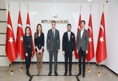 Yeşilay Derneği Bitlis Şube Başkanı ve Dernek Üyeleri Vali Çağatay’ı Ziyaret Etti