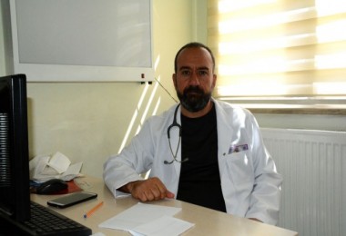 Ahlat’ta görevden uzaklaştırılan doktor için Bitlis Tabipler Odası tarafından basın açıklaması yapıldı
