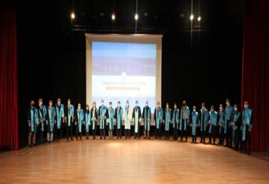 BEÜ’de Akademik Cübbe Giyme Töreni Düzenlendi